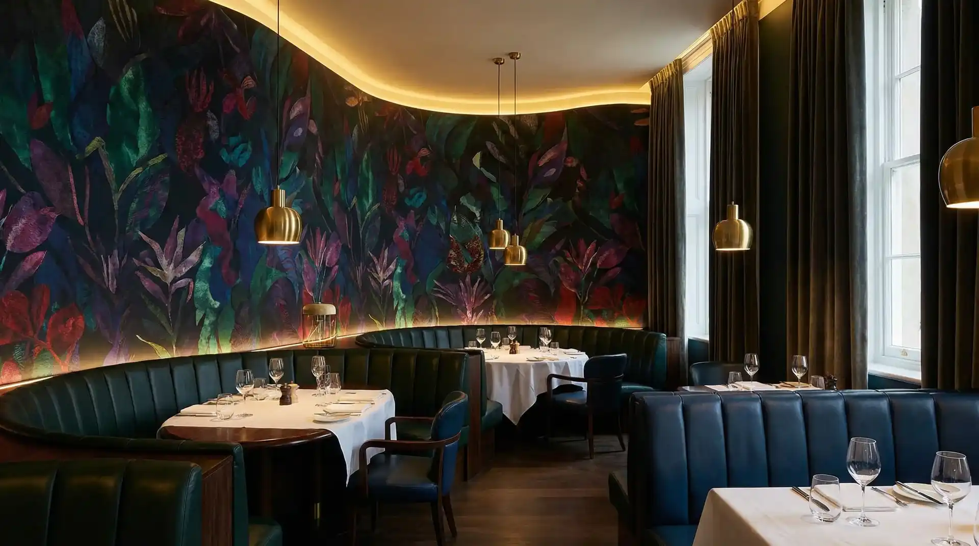 Custom wallcovering in restaurant